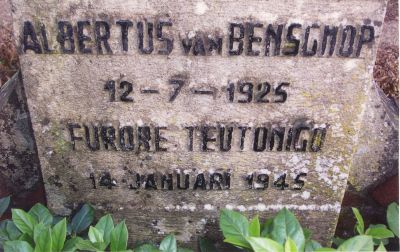 Oorlogsmonument
R K kerkhof Gedenknaald Alb Van Benschop.
Zie Werinon 59.
Doodgeschoten tijdens de razzia.
