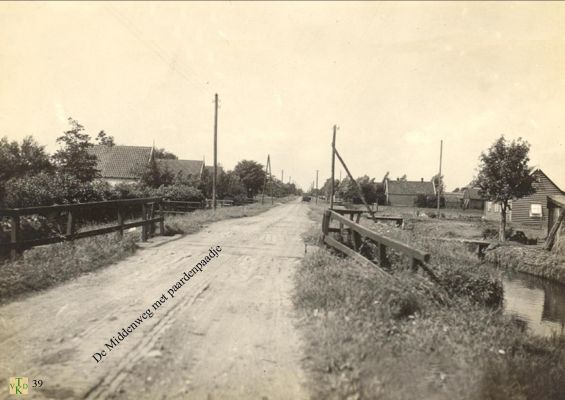 0039_Middenweg_met_paardenpaadje
