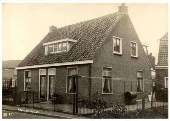 0125 Dubbele woning.
