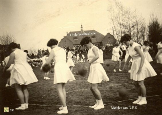 0380_Meisjes van D.E.S

