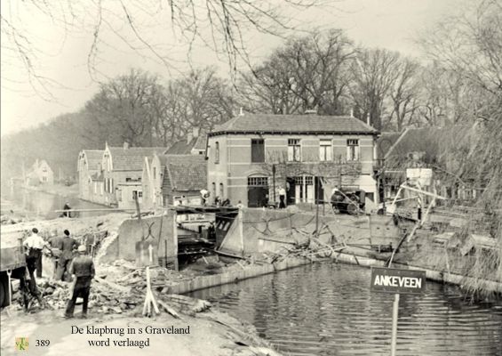 0389 Klapbrug aan het verbouwen.
