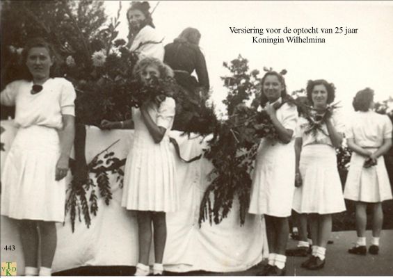 0443 Versieren met bloemen 
