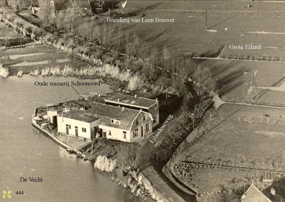 0444 Luchtfoto grote eiland met wasserij. 
