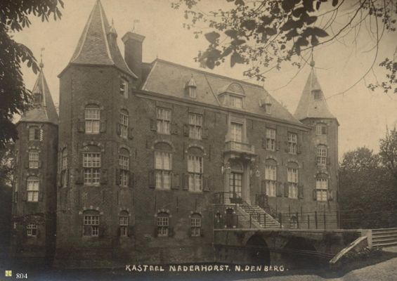 0804 Voorkant van het kasteel.
 
