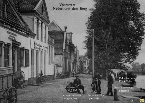 0881 Een praatje op de Voorstraat. 
