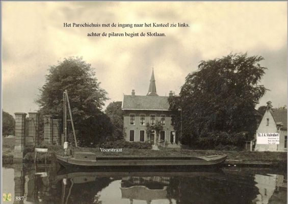 0887 het parochiehuis met de ingang naar het kasteel. 
