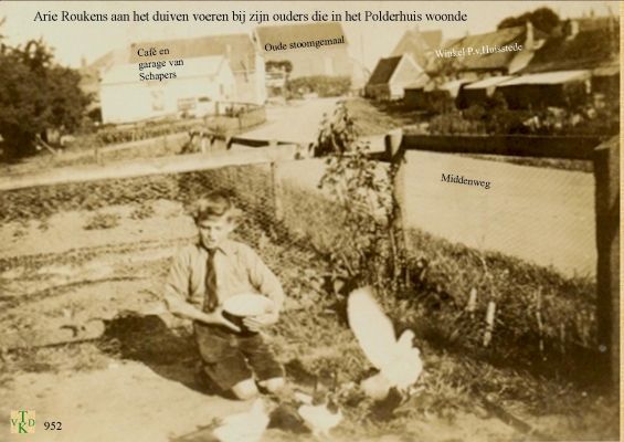 0952 Arie Duiven voeren polderhuis. 
