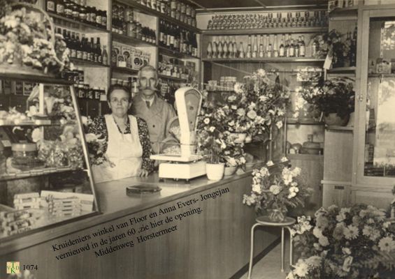 1074 Winkel opening Floor Evers. 
