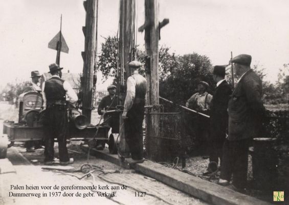 1127 Palen heien van de Gereformeerde kerk.
 
