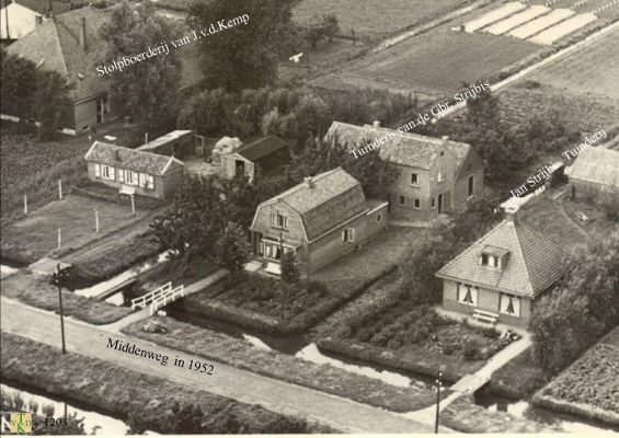 1203 luchtfoto.
Houtenhuisje bewoond door J. v. Duin
