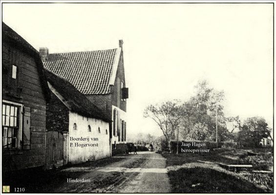 1210 Hinderdam 
Links de boerderij van P. Hogervorst
