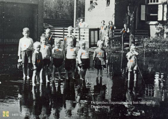 1453 Onderwater bij Hageman. 
