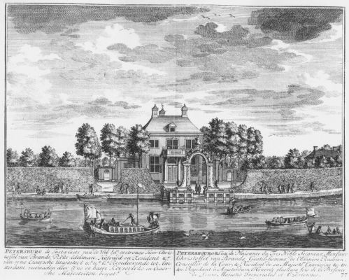 QR_0018 Petersburg. 
In 1705 bouwde de Amsterdamse koopman Christoffel Brants een buitenplaats aan de Vecht, die de naam ‘Petersburg’ kreeg, ter ere van Tsaar Peter de Grote van Rusland. Brants had in het Tsarenrijk veel handelscontacten opgedaan. In 1717, tijdens de tweede Europese reis van de Tsaar, verbleef Peter enige keren op ‘Petersburg’.
In het boek ‘De Zegepralende Vecht’ (1719) krijgt de ‘Roem der Hoven’ veel aandacht, liefst 12 afbeeldingen en vier vers coupletten. Er verschenen ook twee schoolplaten van Petersburg, die jarenlang veel klaslokalen sierden. De wens van de dichter, ‘O, Petersburg, blijf lang in stand’, werd niet vervuld. Nu herinnert alleen de driehoekige vorm van een stuk land nog aan ‘Petersburg, zoo schoon van stand’. N 52º 16.414’  O 5º 2.202’
N 52º 16.414’  O 5º 2.202’
Trefwoorden: QR