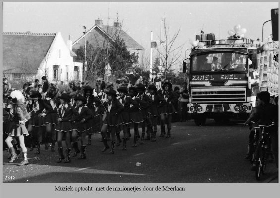 2319 
 Marionetjes
