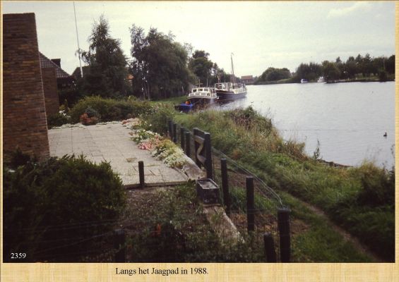 2359
 langs de Vecht.
