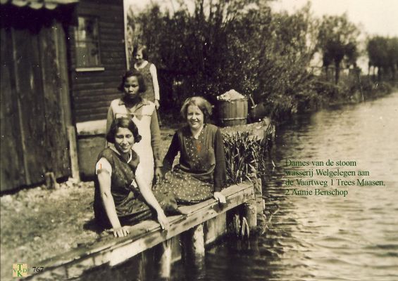 0767 Dames van Stoomwasserij Welgelegen.   
