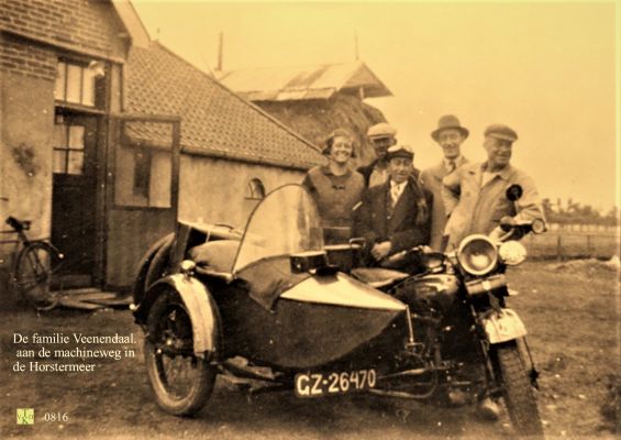 0816 
Achter de boerderij met zijspan.
