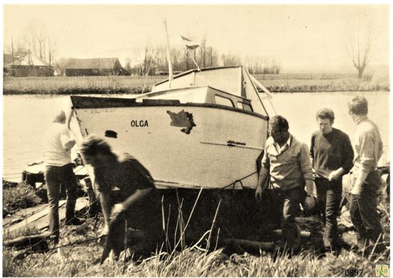0857_Boot_te_water_.
