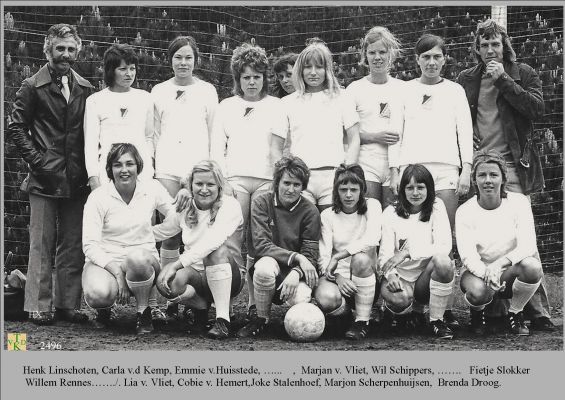 2496 
 Damesvoetbal.  
