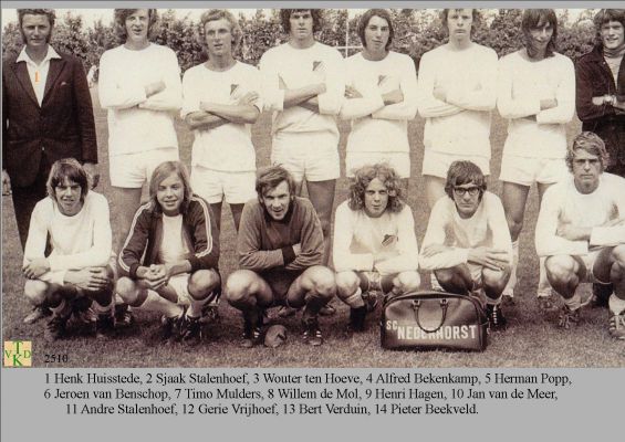 2510 
 Sportleider Henk v. Huisstede.
