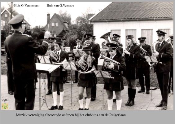 2707 Bij de Notenbalk
.
Trefwoorden: Muziekvereniging Crescendo