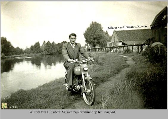 2712 
Op_de_brommer 
