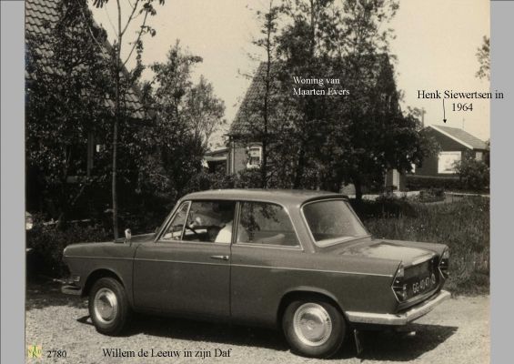 2771 W. de Leeuwen in zijn DAF
 Voor woning  Maarten Evers en Henk Siewertsen in 1964
