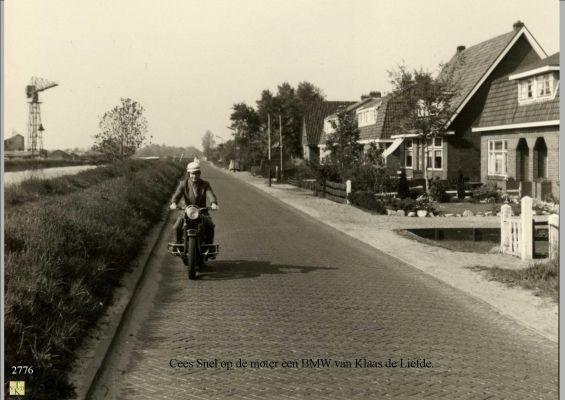 2776  Op de BMW-motor van Klaas de Liefde
