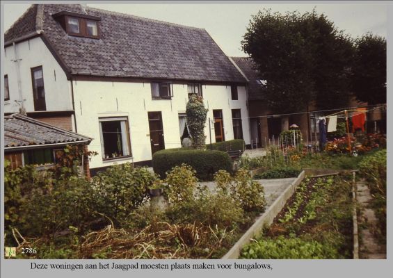 2786
2786 Oude woningen aan het Jaagpad moesten plaats maken voor bungalows.
