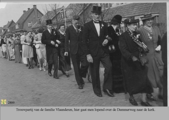 2800 
Allemaal ter been naar de kerk.
