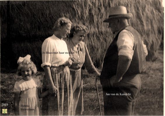 2819 Op de boerderij. 
van J van de Kemp.
