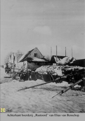 2843
2843 Achterkant boerderij Rustoord van Elias van Benschop in wintertijd
