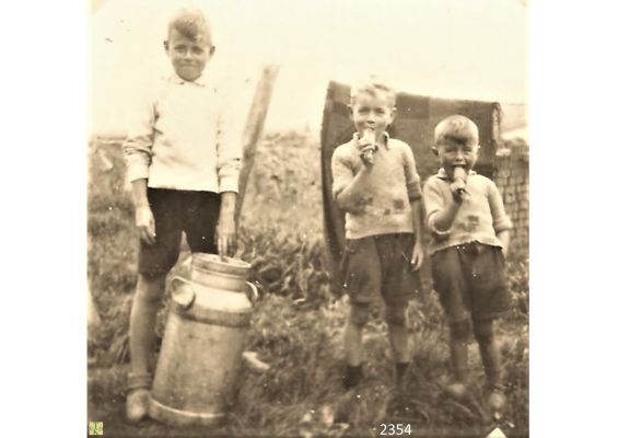 2354
Met_het_ijs_in_de_mond_
