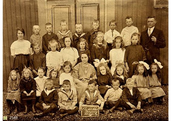 2549_School_in_de_houtenkerk.
