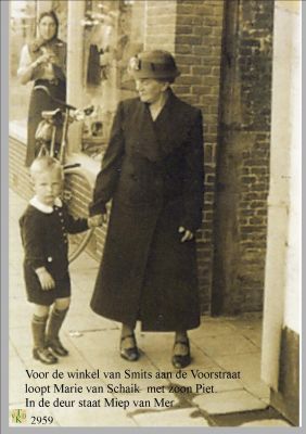 2959
Bij_de_winkel_van_Smits
