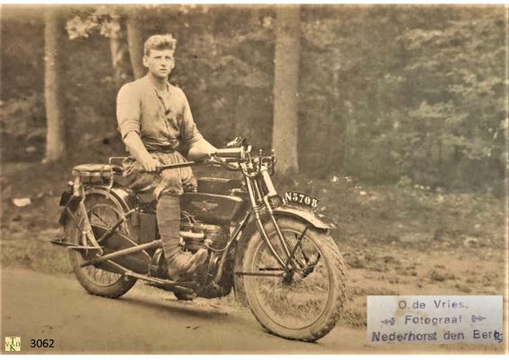 3062
Motorrijder.
