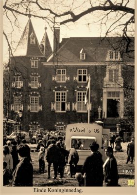 3092
_Koninginnedag.
