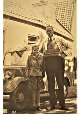 3343
Hoetmer_in_de_Kerkstraat.
