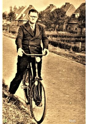 3345
Op_de_fiets.
