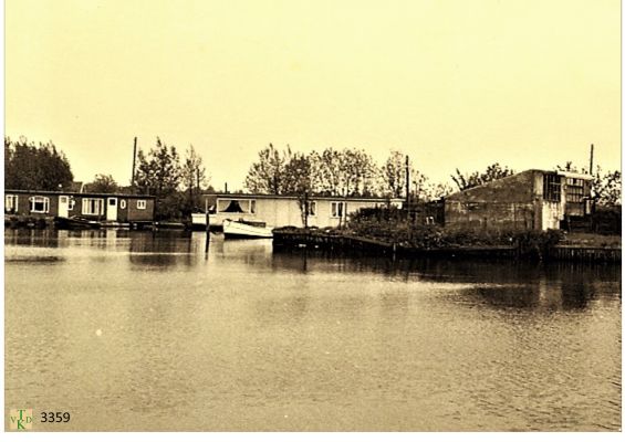 3359_
      Vanaf de Vecht R. Oude wasserij Enkaloon

