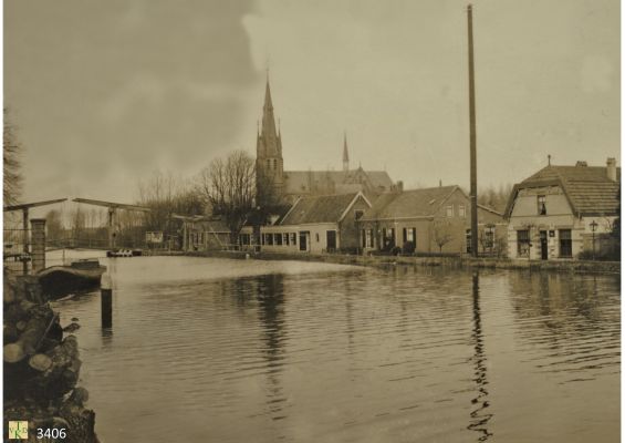 3406 
De sluis loopt langs de Vaartweg
