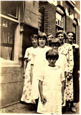 3411
Dames_Benschop.
