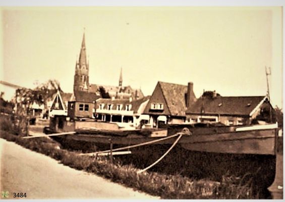 3484
Vrachtboot_van_C.J.F. v_der_Meer
