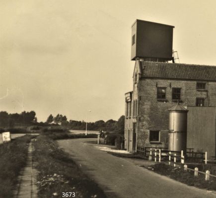 3673
Wasserij_Slokker daarna Van Olfen eierfabriek.
