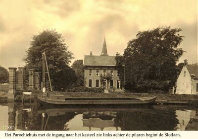 887
parochiehuis_en_ingang_kasteel
