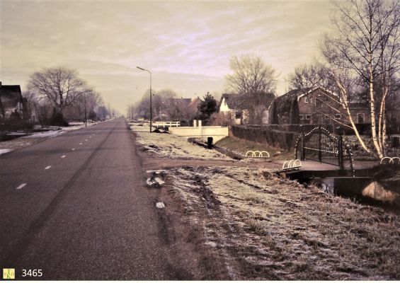 3465
De_Middenweg_zonder_fietspad_.
