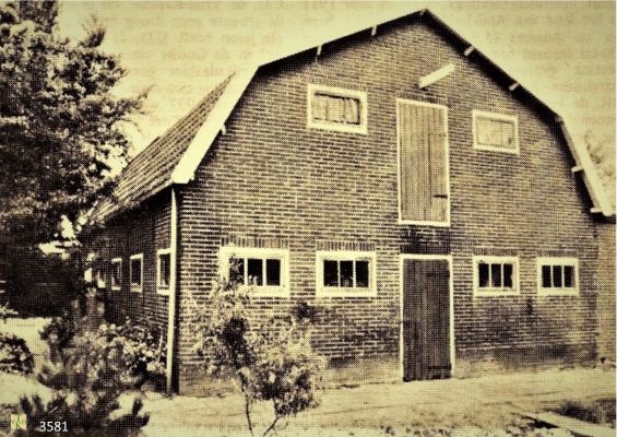 3581
Koolboet met aan de anderenkant de woning.

