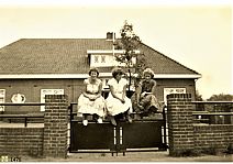 Bestandsnaam=1478_School_met_de_bijbel_.jpg
Bestandsgrootte=253KiB
Afmetingen = 1754x1240
Datum toegevoegd = 21-12-2019 1478_School_met_de_bijbel_.jpg