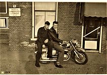 Bestandsnaam=3135x_Samen_op_de_moterfiets.jpg
Bestandsgrootte=314KiB
Afmetingen = 1754x1240
Datum toegevoegd = 18-01-2020 3135x_Samen_op_de_moterfiets.jpg