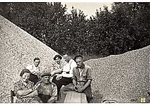 Bestandsnaam=3367_Gezin_Van_de_Meer_tussen_het_grint_.jpg
Bestandsgrootte=440KiB
Afmetingen = 1754x1240
Datum toegevoegd = 02-02-2019 3367_Gezin_Van_de_Meer_tussen_het_grint_.jpg